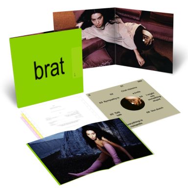 Diseño de un álbum titulado "brat" con imágenes y texto en un fondo colorido.