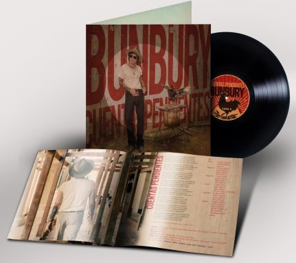 Disco de vinilo de Bunbury con carátula y folleto desplegado.