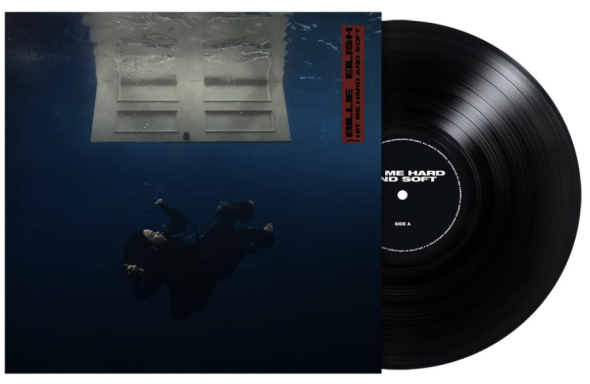 Disco de vinilo negro con portada de un hombre sumergido en agua y un papel flotante.